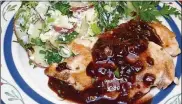  ?? LINDA GASSENHEIM­ER/TNS ?? Chicken with Beaujolais Sauce.