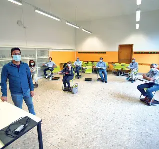  ?? (fotoserviz­io Sartori) ?? Con la commission­e Una prova orale all’istituto Cangrande