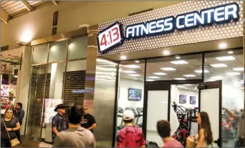  ?? PHOTO VINCENT OSUNA ?? Shoppers pass by the newly-opened 4:13 Fitness Center on Friday inside the Imperial Valley Mall in El Centro.