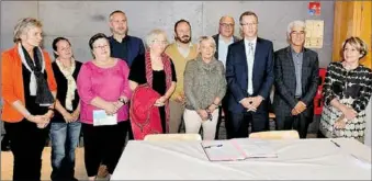  ??  ?? Signature de la charte de fonctionne­ment du Conseil Local de la Santé Mentale – 15 septembre 2017