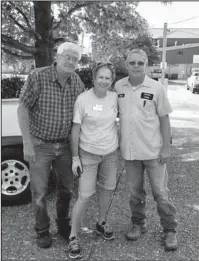  ?? Submitted photo ?? GARDEN HELPERS: Garland County Courthouse staff recently helped the Master Gardeners take care of the courthouse gardens. From left are J.D. Fladung, Linda Doherty, with Garland County Master Gardener, and Mitch Solsby.
