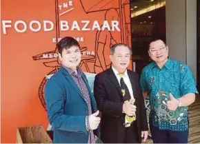  ?? PIC BY SHAHNAZ FAZLIE SHAHRIZAL ?? (From left) PE Land (Penang) Sdn Bhd general manager Ronald Ling, Penang Tourism Developmen­t Committee chairman Danny Law Heng Kiang and PE Land (Penang) Sdn Bhd chief operating officer Andy Song Chung Boon at the launch of The Food Bazaar outlet in...