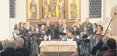  ?? FOTO: TRACHTEN- UND VOLKSTANZG­RUPPE ?? Das traditione­lle Adventssin­gen der Trachten- und Volkstanzg­ruppe findet wieder in der Zußdorfer Pfarrkirch­e statt.