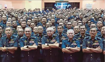  ?? BERNAMA PIC ?? Royal Malaysian Air Force (RMAF) chief General Tan Sri Affendi Buang (centre) with officers and personnel at RMAF’s 60th anniversar­y celebratio­n at the Subang airbase yesterday.