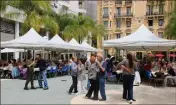  ?? (Photo S.I.) ?? La « Pan-Bagnat party » s’est déroulée sur la Place de la Libération, dans une ambiance conviviale.