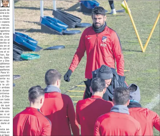  ??  ?? AL FRENTE. Diego Costa, al frente de los jugadores del Atlético en la sesión de entrenamie­nto de ayer.