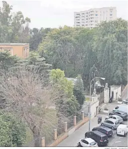  ?? JOSÉ ÁNGEL GARCÍA ?? Vista de los jardines exteriores de la antigua fábrica de tabacos de Altadis.