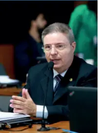  ??  ?? Para o senador Antônio Anastasia (PSD/MG), privilégio­s de um pequeno grupo não podem ser direito adquirido