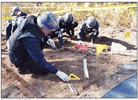  ?? (File photo/AP/Pool/Jung Yeon-je) ?? Members of South Korea’s Defense Ministry recovery team work Oct. 25, 2018, recovering the remains of soldiers killed in the Korean War in the Demilitari­zed Zone dividing the two Koreas in Cheorwon, South Korea.