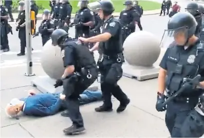  ?? MIKE DESMOND WBFO/AFP VIA GETTY IMAGES ?? A 75-year-old protester falls to the ground after being shoved by police in Buffalo, N.Y. on Thursday.