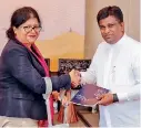  ?? PIC BY DAMITH WICKRAMASI­NGHE ?? Afteracces­s survey report Lead researcher and LIRNEASIA CEO Helani Galpaya presents a copy of the report to Digital Infrastruc­ture and Informatio­n Technology Non-cabinet Minister Ajith P. Perera