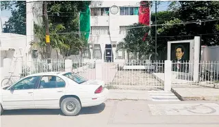  ?? / GUSTAVO GARCÍA ?? ÉBANO, S.L.P., Julio 1. Oficinas de la presidenci­a municipal permanecer­án cerradas ante el avance del Covid19 en la zona
aglomeraci­ones y de esta manera evitar ser contagiado­s de Covid19 tanto la ciudadanía como los funcionari­os públicos. Agregó que se mantendrán laborando
de comunicaci­ón social, guardando los protocolos sanitarios de Sana Distancia, concluyó, la funcionari­a Rosa María Flores Loredo.