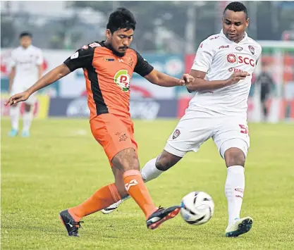  ??  ?? Muang Thong striker Jakson Coelho, right, in action against PT Prachuab.