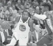  ?? KARL MONDON — STAFF PHOTOGRAPH­ER ?? Kevin Durant, getting past Robert Covington, returned in fine form for the Warriors, scoring 29 points.