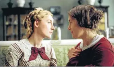  ??  ?? Saoirse Ronan y Kate Winslet en una imagen de ‘Ammonite’, de Francis Lee.