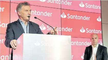  ?? PRESIDENCI­A ?? En el atril. Macri y Larreta, ayer, en la inauguraci­ón de la nueva sede del Santander.