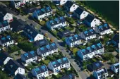  ?? AFP ?? A housing estate with solar panels in Duesseldor­f, Germany. European firms are offering innovative finance plans to entice wary clients amid rising job insecurity.