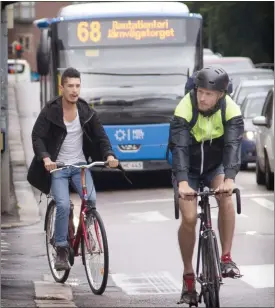  ?? FOTO: EVY NICKSTRöM ?? STöRRE SäKERHET. Tavastväge­n får cykelvägar som ska förbättra säkerheten för cyklistern­a.