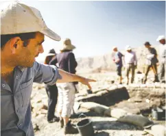  ??  ?? Archaeolog­ists working in the field in the Timna Valley.