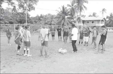  ??  ?? GFF Technical Developmen­t Officer Lyndon France makes a point to players from the Santa Rose area during a training session staged at the Kumaka Sports ground, as part of the GFF Two-Day Training Course on February 17 and 18. (Photo courtesy of the GFF)