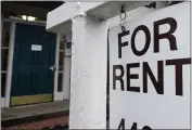  ?? RICH PEDRONCELL­I — THE ASSOCIATED PRESS FILE ?? A for-rent sign is posted in Sacramento.