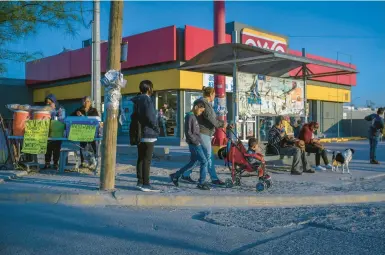  ?? ALEJANDRO CEGARRA/THE NEW YORK TIMES ?? Commuters wait for rides near Monterrey, Mexico, where many U.S. used car batteries end up.