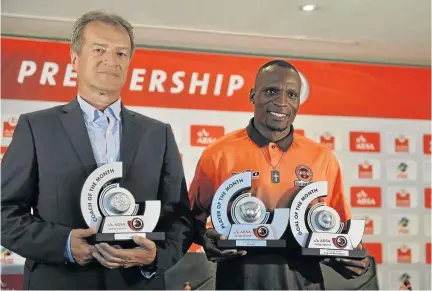  ?? / LEFTY SHIVAMBU / GALLO IMAGES ?? Celtic coach Veselin Jelusic and Polokwane striker Rodney Ramagalela show off their Premiershi­p monthly awards during the handover at the PSL offices in Joburg yesterday.