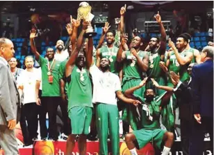  ??  ?? D’Tigers celebratin­g their victory at the 2015 Afrobasket championsh­ip in Tunisia