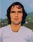  ?? LAPRESSE ?? Mario Frustalupi ha giocato dal 1962 al ’70 alla Samp, poi Inter, Lazio, Cesena e Pistoiese: era il papà di Nicolò (in alto)