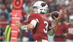  ?? ROB SCHUMACHER/THE REPUBLIC ?? Quarterbac­k Josh Rosen led the Cardinals on scoring drives of 75 and 73 yards in the fourth quaarter against the 49ers.