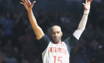  ??  ?? Vince Carter está ranqueado como uno de los jugadores más duradero en la historia de la NBA y quien en su carrera revolucion­ó los donqueos en la Liga.