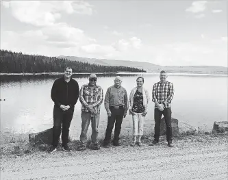  ?? THE CANADIAN PRESS ?? Members of the First Nations Major Projects Coalition (from left) Niilo Edwards, Ted Jack, Jason Edworthy, Corrina Leween and Gareth McDonald stand on top of the Kenney Dam in northweste­rn B.C.