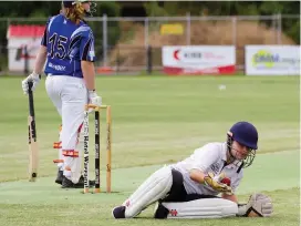  ?? ?? Grace Sanders collects a wide delivery when she took the keepers gloves for Jindivick/Neerim.