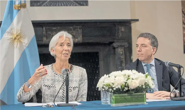  ?? ADRIANA GROISMAN ?? Anuncio. El ministro de Hacienda, Nicolás Dujovne, anunció junto a la directora del FMI, Christine Lagarde, el acuerdo para despejar los fantasmas del default.