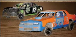  ?? ASSOCIATED PRESS ?? YUMA’S JOE HAINES (17Z) AND MANNY BALDIVIEZ race side by side during the Jan. 3 IMCA Stock Car Division feature event at Cocopah Speedway. The track announced this week that the division has been dropped from the 2018 Cocopah Speedway Racing Series due...