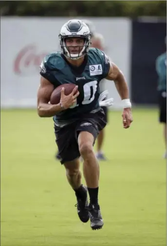  ?? MATT ROURKE — THE ASSOCIATED PRESS ?? Wide receiver Mack Hollins, the Eagles’ recent fourth-round draft pick out of North Carolina, utilized his early training camp opportunit­y to work with starting quarterbac­k Carson Wentz before the veteran wideouts report.