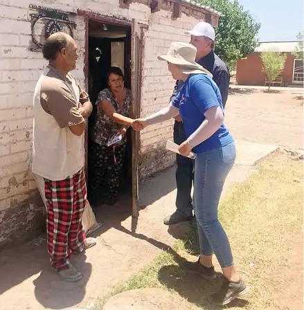  ??  ?? visita la candidata colonia del Barrio San Antonio