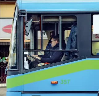  ??  ?? Sicurezza Gli autisti dei bus extraurban­i chiedono da tempo più tutela dalle aggression­i