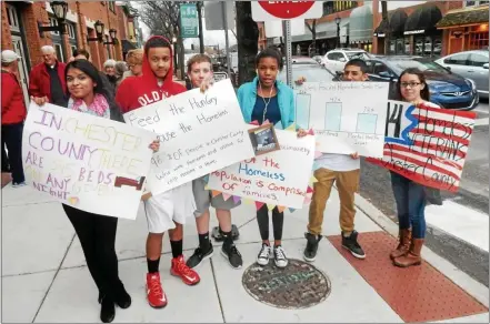  ?? FRAN MAYE — MEDIANEWS GROUP ?? These students make a statement to help end homelessne­ss in southern Chester County. Family Promise of Southern Chester County was a recipient of funding from the United Way of Southern Chester County.