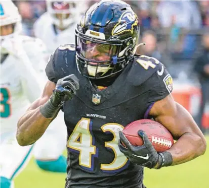  ?? JERRY JACKSON/STAFF ?? Ravens running back Justice Hill breaks free for a 41-yard run against the Dolphins on Dec. 31 at M&T Bank Stadium.