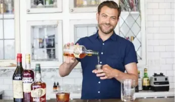  ?? ANNE-MARIE JACKSON/TORONTO STAR ?? David Greig of Cocktail Bar prepares the Boulevardi­er, a drink quickly gaining popularity on the Toronto bar circuit.