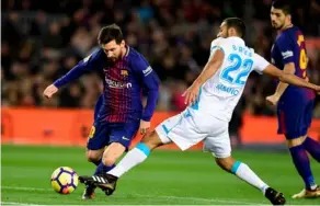  ?? AFP ?? Aquí, el tico Celso Borges en un juego de la temporada 2017-2018 en el cual enfrentó a Lionel Messi del Barcelona.