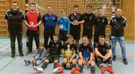  ?? Foto: Carmen Huppmann ?? Die A-Junioren der JFG Region Harburg verteidigt­en ihren Titel des Futsal-Kreismeist­ers Donau-Ries.