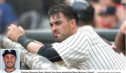  ?? | JONATHAN DANIEL/ GETTY IMAGES ?? Catcher Geovany Soto ( above) has been mentoring Omar Narvaez ( inset).