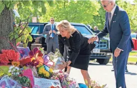  ?? ANDREW HARNIK/AP ?? President Joe Biden and first lady Jill Biden visit a memorial to the shooting victims in Buffalo, N.Y., Tuesday.