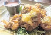  ?? LAUREN DELGADO/ORLANDO SENTINEL ?? Menagerie’s curry tempura cauliflowe­r transforms the vegetable into a crisp, well-seasoned appetizer.