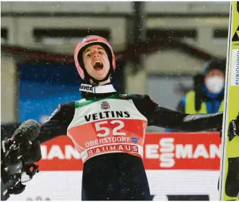  ?? Foto: Christof Stache/afp ?? Mit stolz geschwellt­er Brust und unbändiger Freude: In der Form von Oberstdorf ist Karl Geiger auch der Tournee-gesamtsieg zuzutrauen.