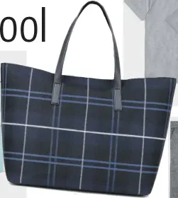  ??  ?? New Look blue check tote bag.