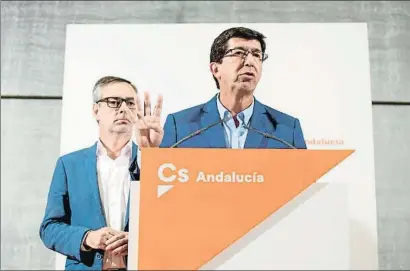  ?? DANIEL PÉREZ / EFE ?? En primer término, Juan Marín, líder de Ciudadanos en Andalucía, a su lado, José Manuel Villegas
