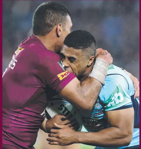  ?? Picture: GREGG PORTEOUS ?? OLD FOES: NSW's Michael Jennings has felt the force of Justin Hodges’ defence over the years.
